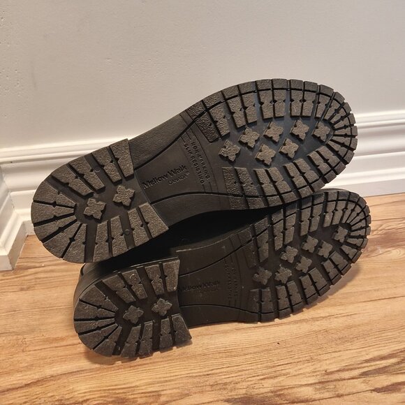 Like New Oliberte Women's 'Sarnia' Black Leather Boots, Made in CAN - Sz 8 - Picture 6 of 6